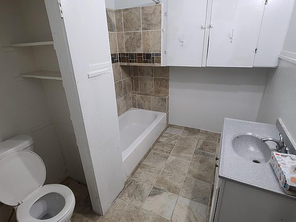 5th image of 1009 S New Braunfels Ave APT 1