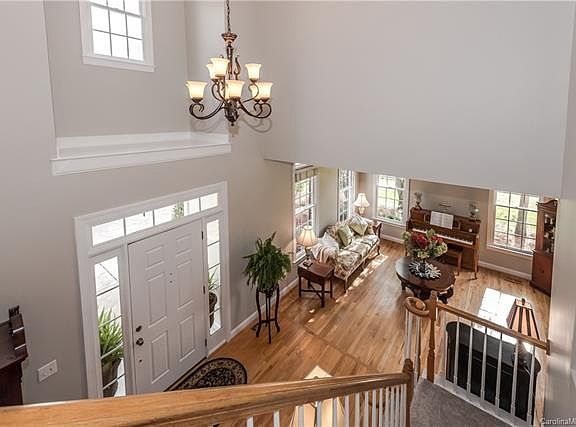 3rd image of 9417 Belmont Ln