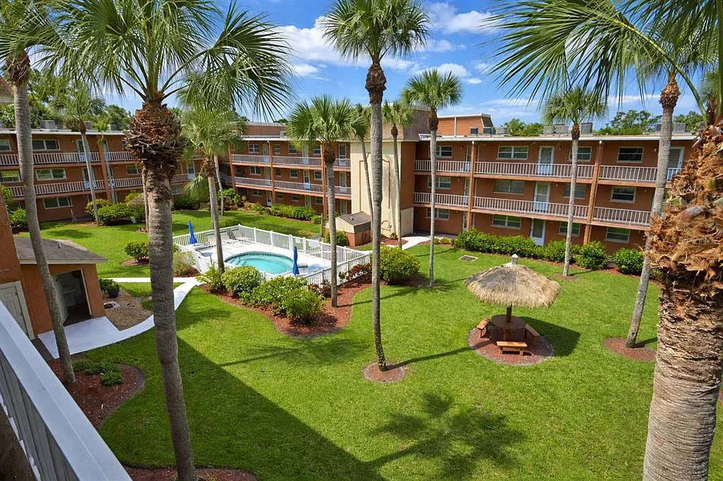 2 bed, 1.0 bath, 987 sqft, $2,000 — Photo 3