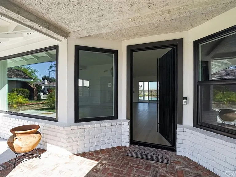 28131 Florence Ln — Photo 5