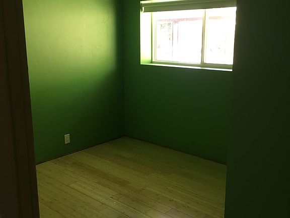 3rd image of 479 Courtney St