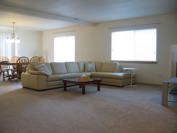 5th image of 7930 61st Pl NE