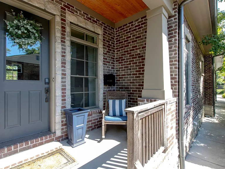 1906B Bernard Ave — Photo 6