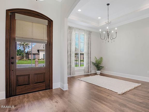 4th image of 219 Sugartrace Ln