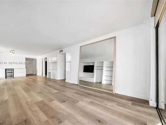 3rd image of 6061 Collins Ave #Cu-7a