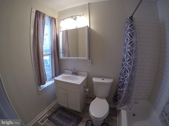 2nd image of 2833 N Lee St