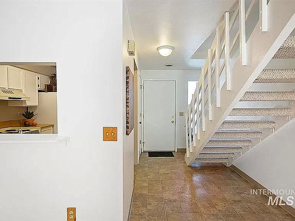 3rd image of 344 N Eagle Glen Ln