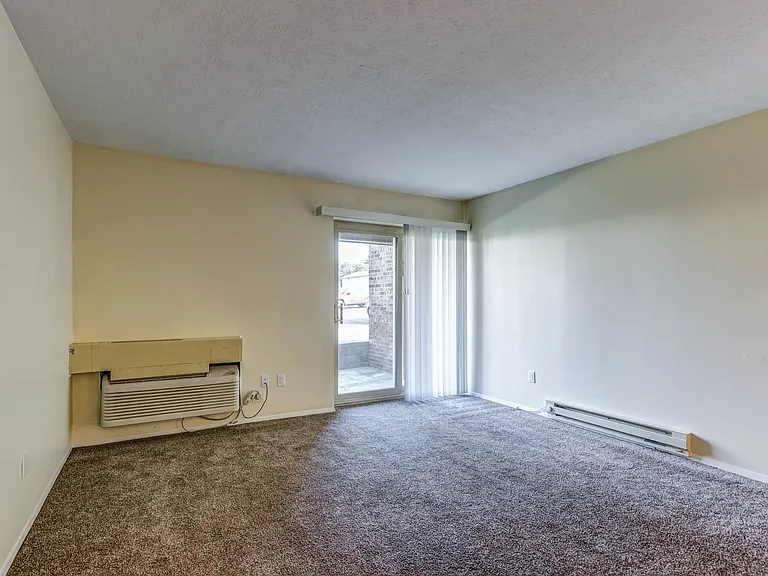 Royalwood Apartments — Photo 13