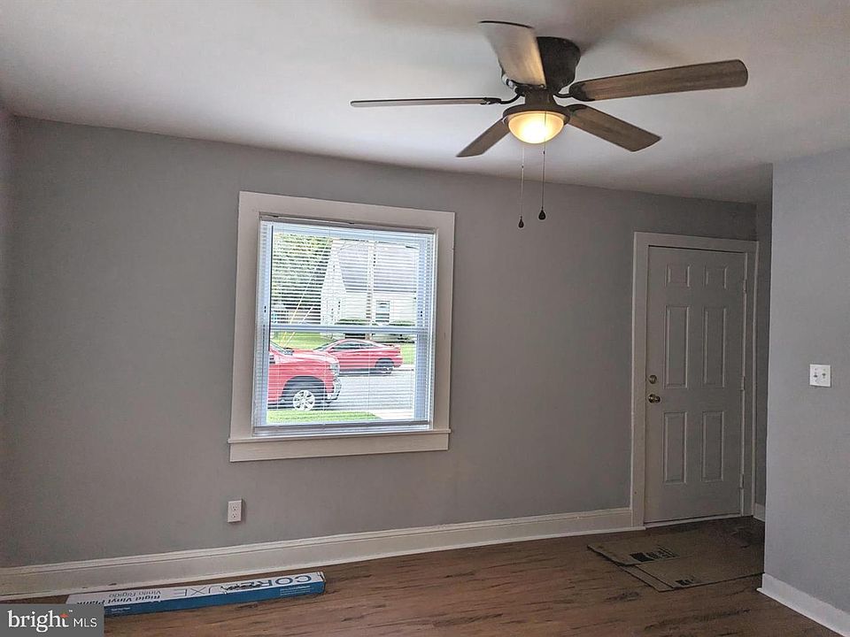 2nd image of 1004 Margaret St