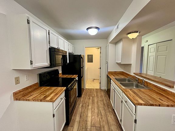 4th image of 1074 S Dearborn St APT 206