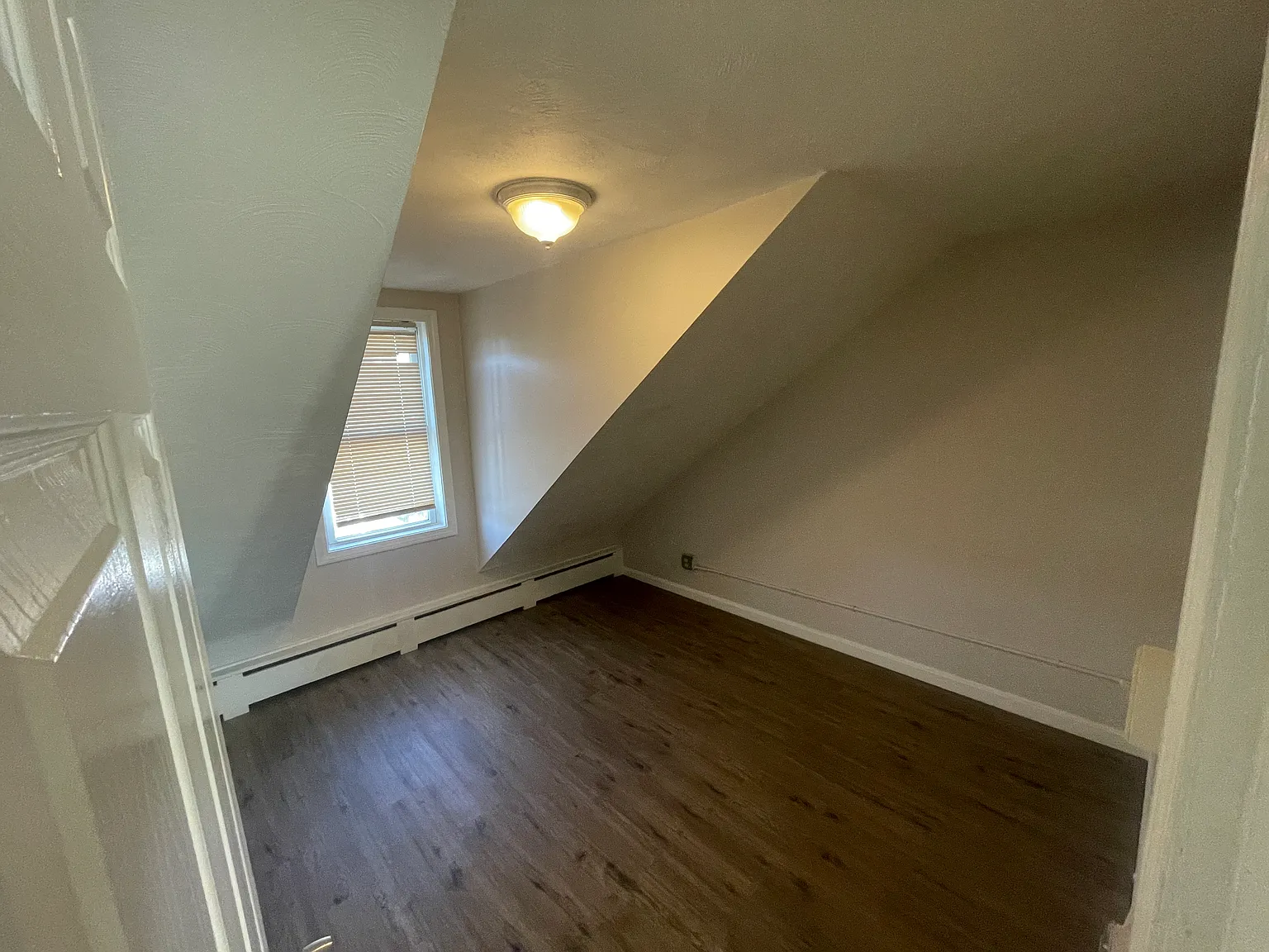 2 bed, 850 sqft, $1,650 — Photo 2