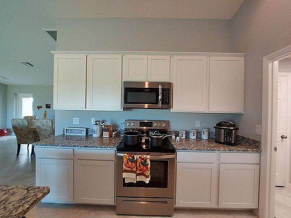 4th image of 4002 NW 41st Ave