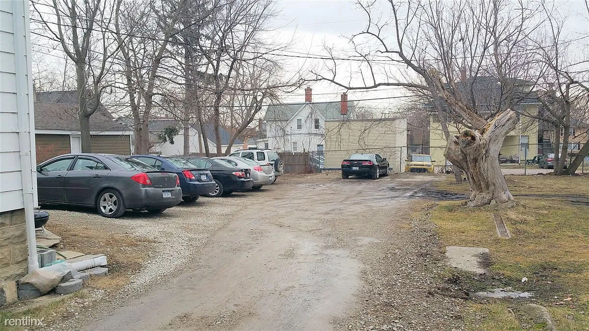 210 N Summit St photo 1