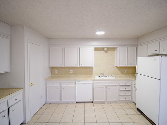 4th image of 7404 Avenue W #B