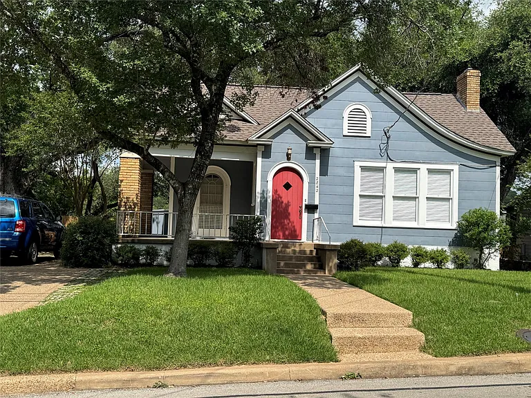2842 E Shoal Crest Ave — Photo 1