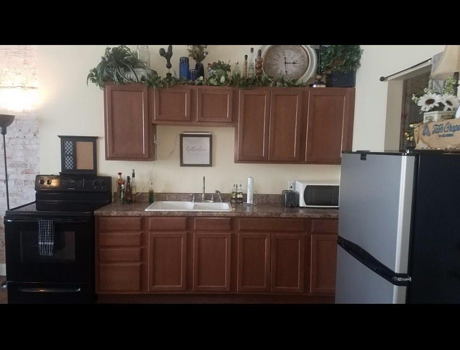 2nd image of 9 1/2 E Madison Ave #A