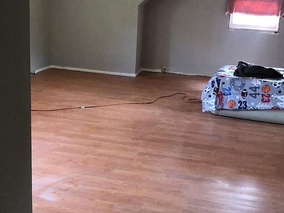 3rd image of 20 Teller Ave