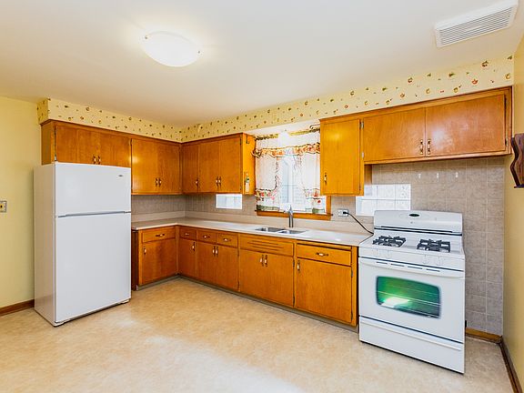2nd image of 2944 N 74th Ave