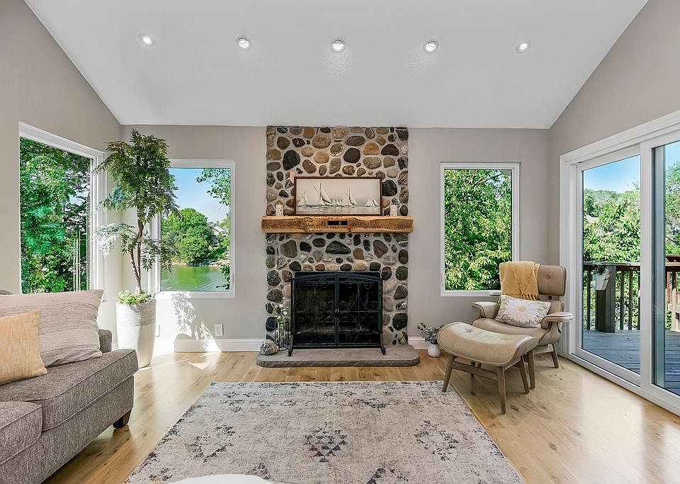 1st image of 226 NE Bayview Dr