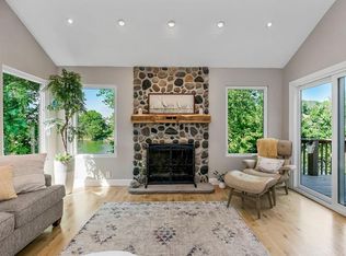 226 NE Bayview Dr, Lees Summit, MO 64064