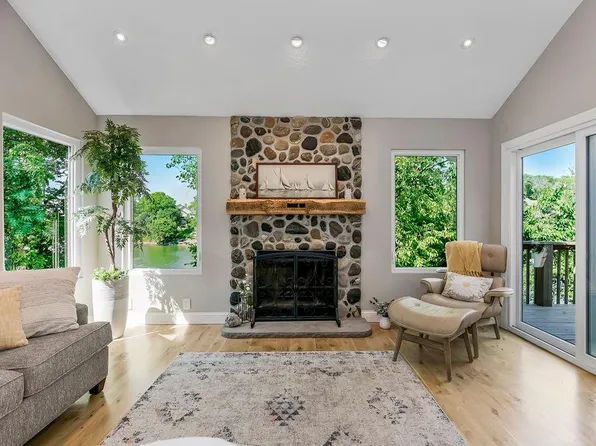 226 NE Bayview Dr, Lees Summit, MO 64064