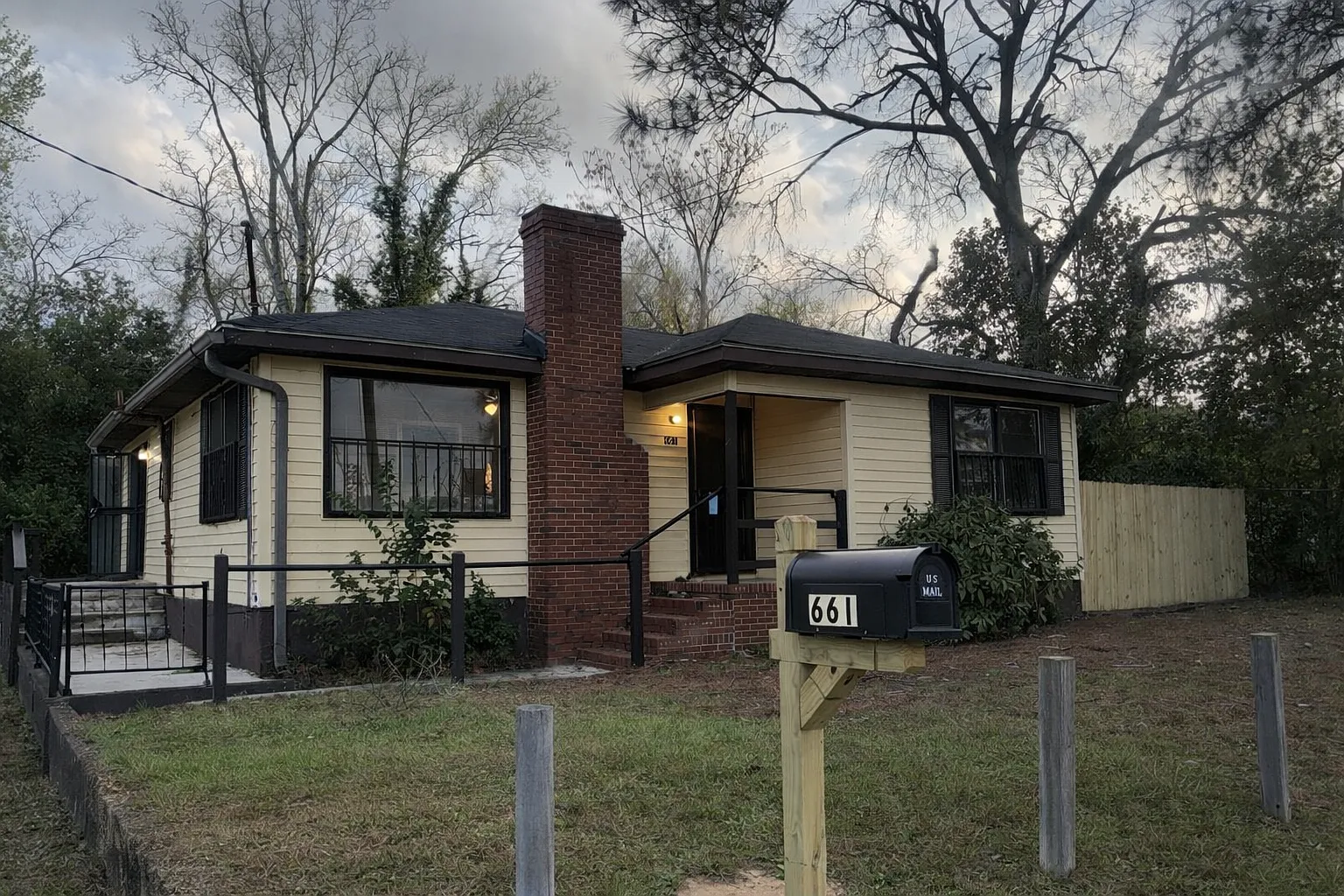 661 Coleman Ln photo 1