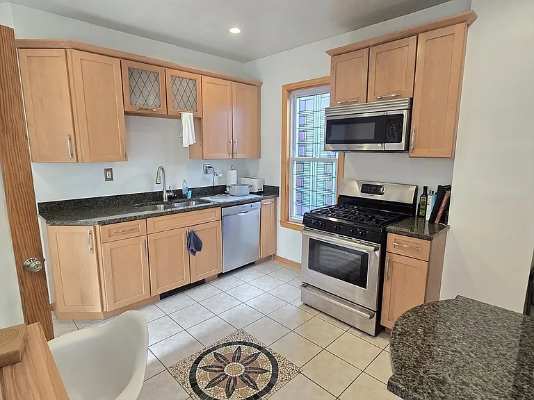 28 Bardwell St #1 — Photo 4