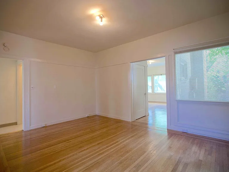 Beautiful, spacious 1-bdr with new windows, great wood floors, and lots of storage space — Photo 4