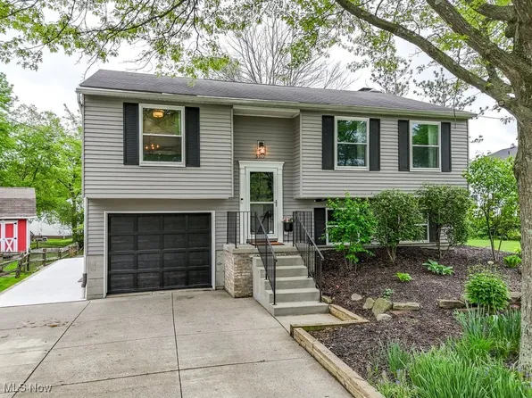 5511 Young Rd, Stow, OH 44224