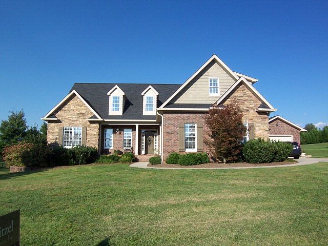 1st image of 724 Cedar Hill Dr