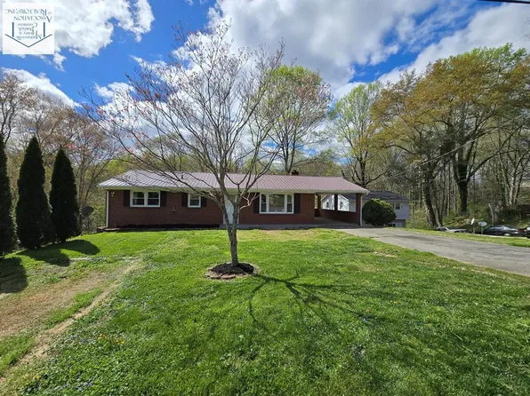 94 Navajo Trl, Martinsville, VA 24112