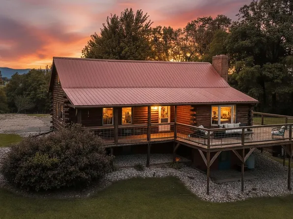 165 Blair Hill Ln, Staunton, VA 24401