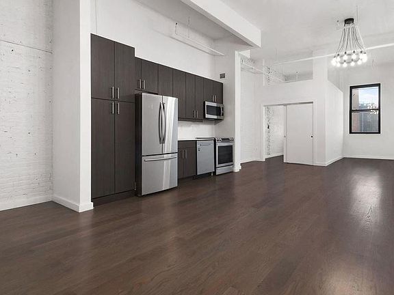 2nd image of 44 Berry St Ste A