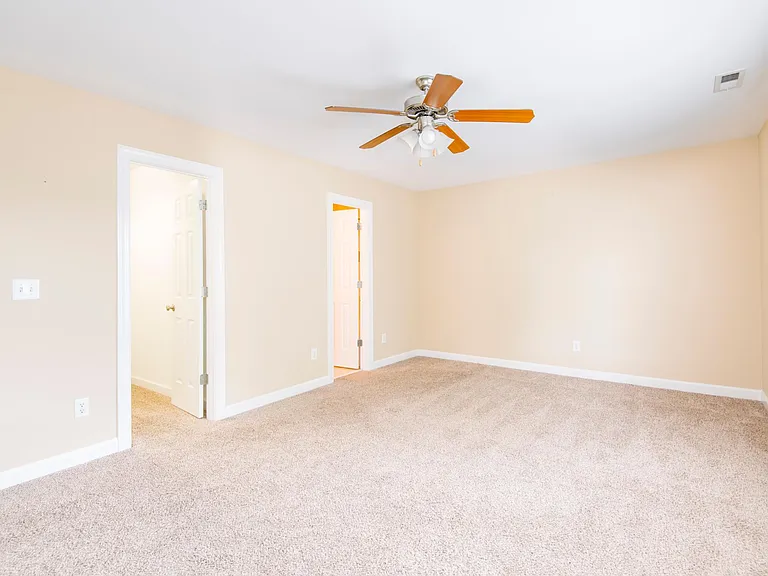 1103 Willowgrass Ln — Photo 13