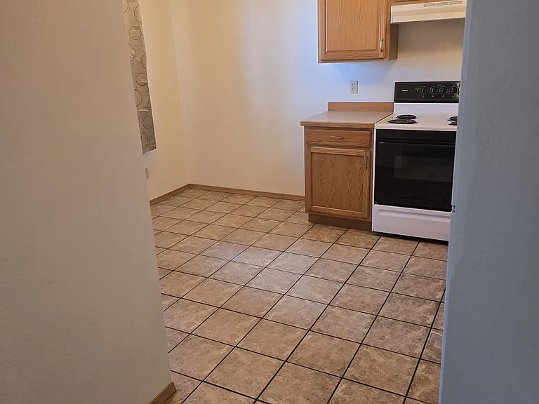 29 Michael Grove Ave — Photo 2