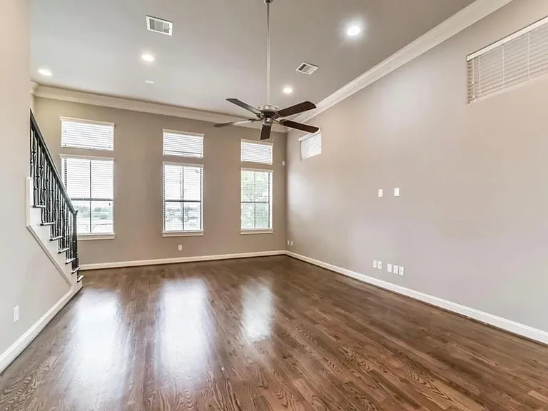 9642 Knight Rd — Photo 13
