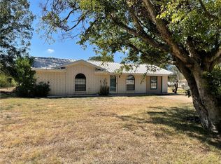 801 Magnolia St, Calvert, TX 77837