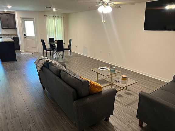 3rd image of 1584 Wynford Cir