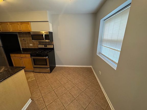 2nd image of 3057 N Narragansett Ave #G2
