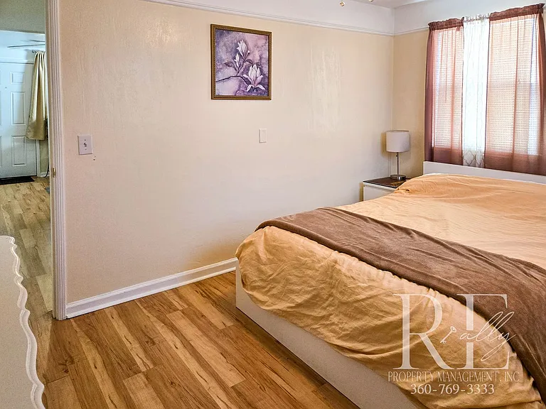 1217A Burwell St — Photo 8