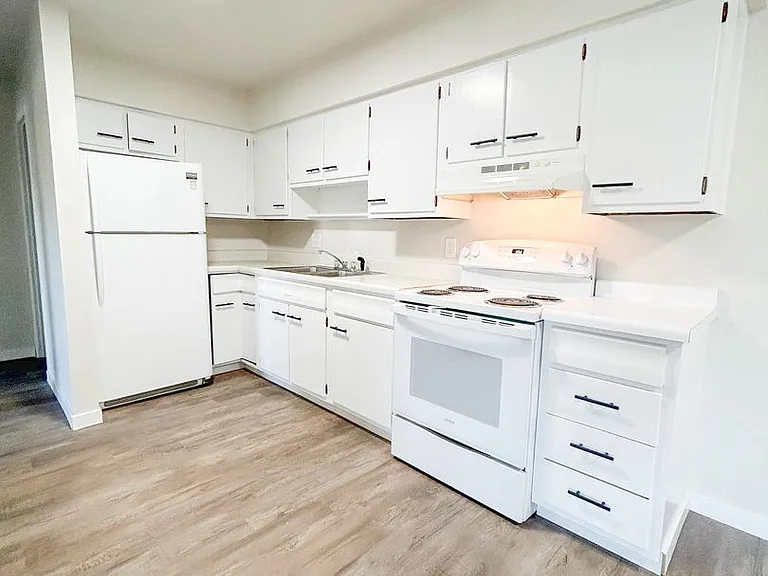 141 Bader St — Photo 3
