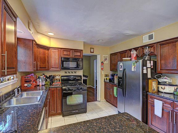 5th image of 45 Pinecrest Dr