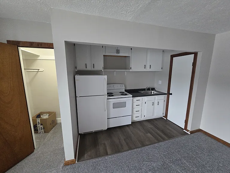 11 N Lake St #1 — Photo 2