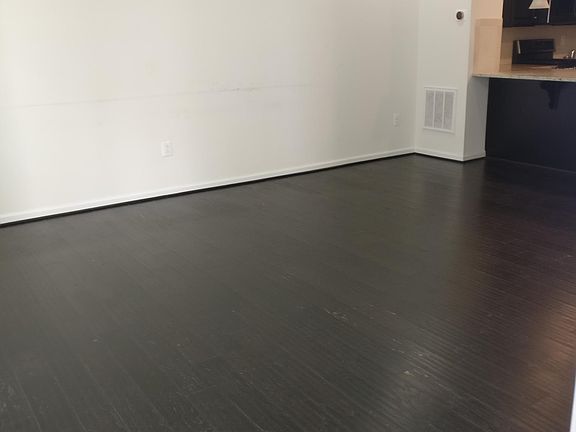 4th image of 3222 Yeager Dr #6L
