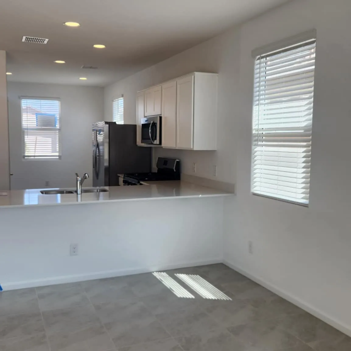 3 bed, 1400 sqft, $2,000 — Photo 4