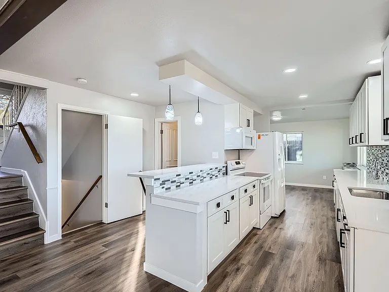 7055 S Costilla St — Photo 3