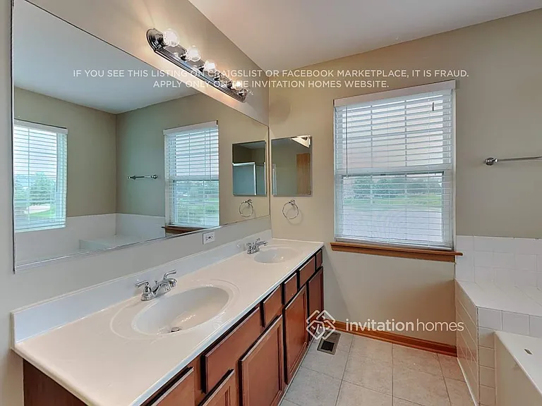 10880 Grand Canyon Ave — Photo 17
