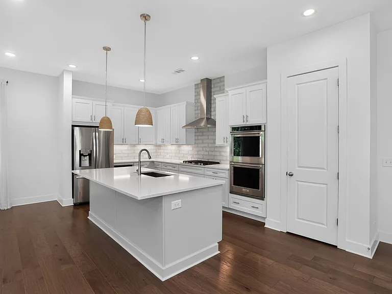 1241 Westshore Dr — Photo 8