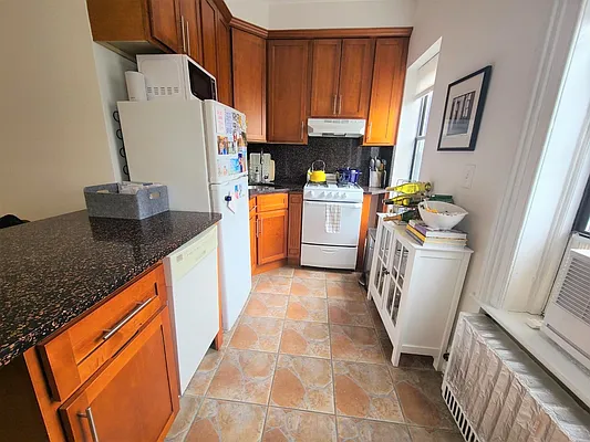 Rented by Brooklyn Heights Real Estate Inc | media 14