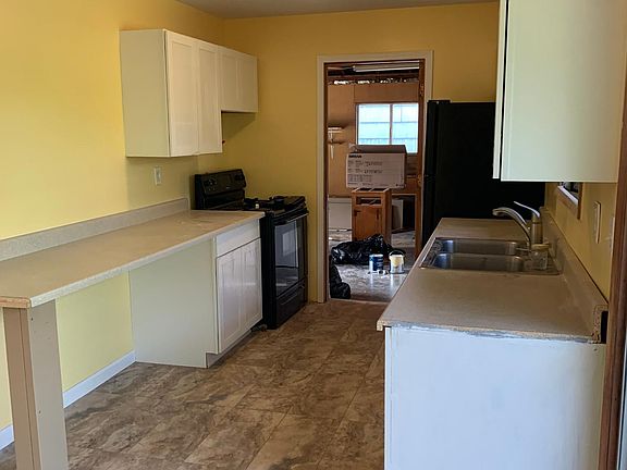 New kitchen countertops, cabinets and floor